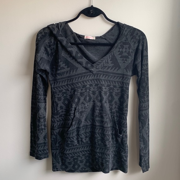 ✨BLACK AND GREY PATTERNED LONG SLEEVE SHIRT W/HOOD SIZE M - Picture 1 of 2